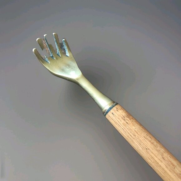 Back Scratcher Removeable Brass Hand Five Fingers  Wood Handle-19 inch- Vintage - Picture 2 of 8